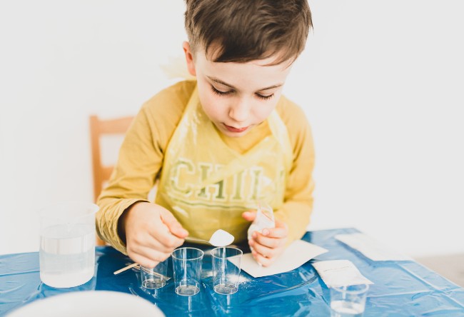 MCPL_Libraries's tweet photo. It's fall, but we have Science in the Summer Experiments!  Pick up a kit this week, experiment at home (with a grownup) then join via Zoom on 11/7 to discuss your experimental findings with a science teacher! Pick up directions here: https://t.co/RvLQXm2GIm #STEM #STEMEducation https://t.co/fOS6ubDtnX