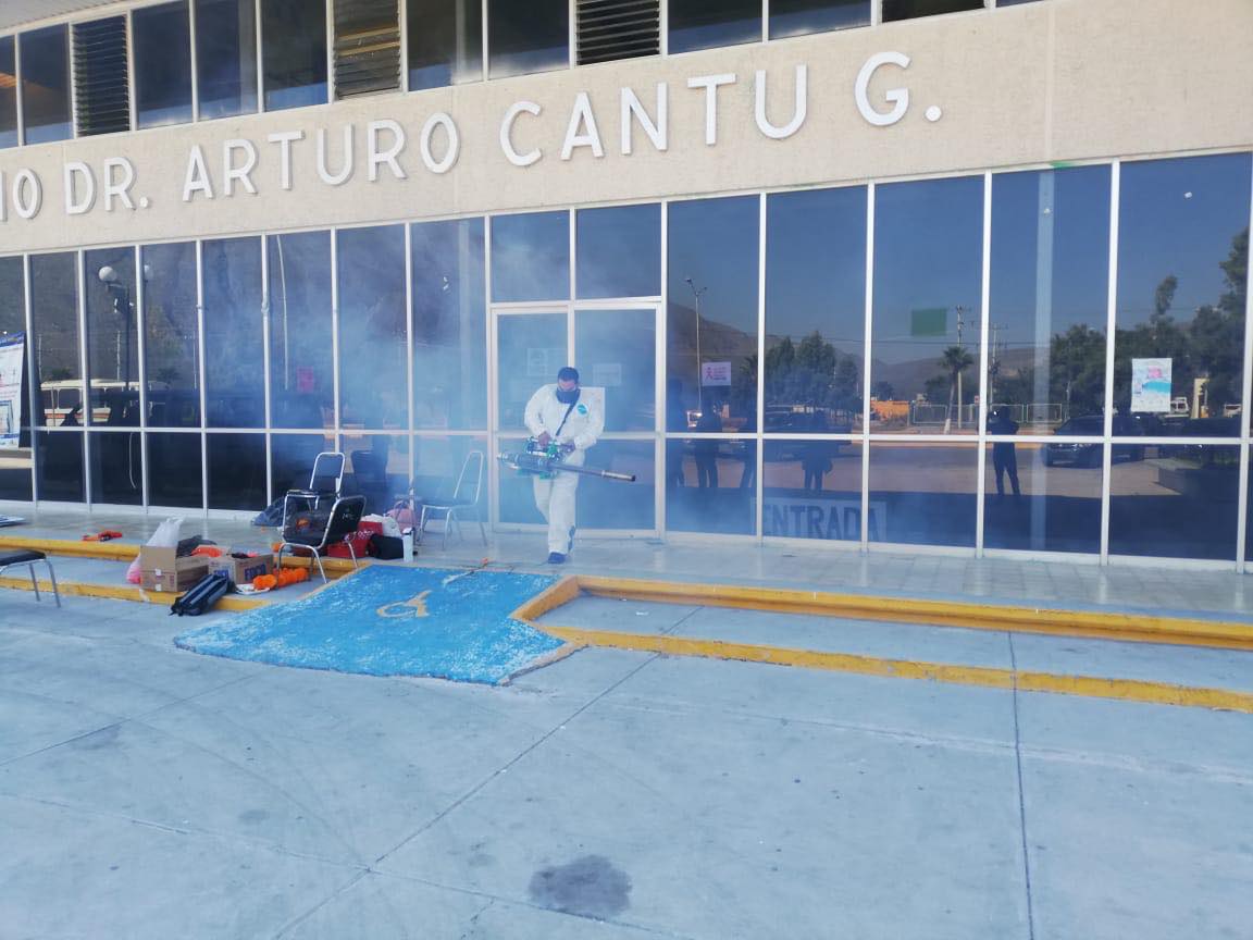 JS05COAH's tweet photo. EN EL AUDITORIO MUNICIPAL DE CUATRO CIENEGAS, #ROCIADOiNTRADOMICILIARIO #JORNADANACIONALDEDENGUE2020 https://t.co/ExXIkUNxOt