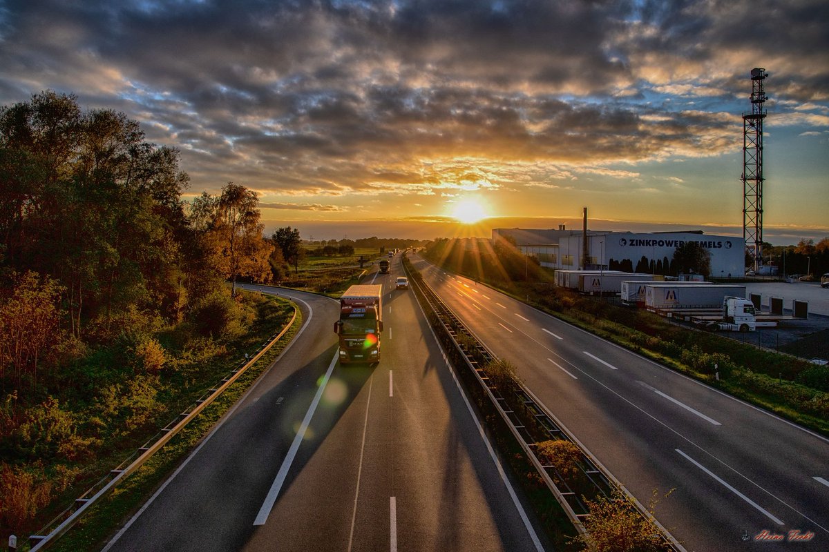 HeinoFecht's tweet photo. #a28 #autobahn #highways #eosr #sunset #ostfriesland #ammerland https://t.co/y5kj7fguiP