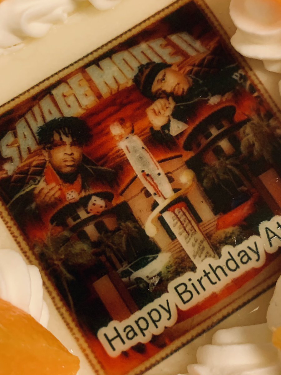 typeoon92's tweet image. 最高な誕生日ケーキもらった🎂🗡🎂🗡 @21savage @MetroBoomin #savagemode2