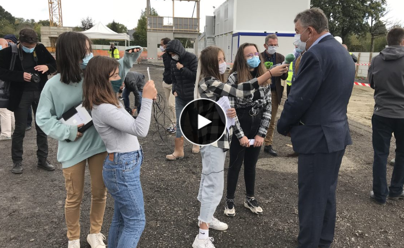 regionbretagne's tweet photo. 👩‍🎓 Elles s'appellent Clarisse, Anaëlle, Julie et Léonie. Elles feront partie des premiers élèves à intégrer le lycée Mona Ozouf de #Ploërmel en 2022.

🎞️ Découvrez leur reportage complet sur le lancement des travaux pilotés par la Région.

https://t.co/9VTmlCCKTh https://t.co/8ktv7wV7wH