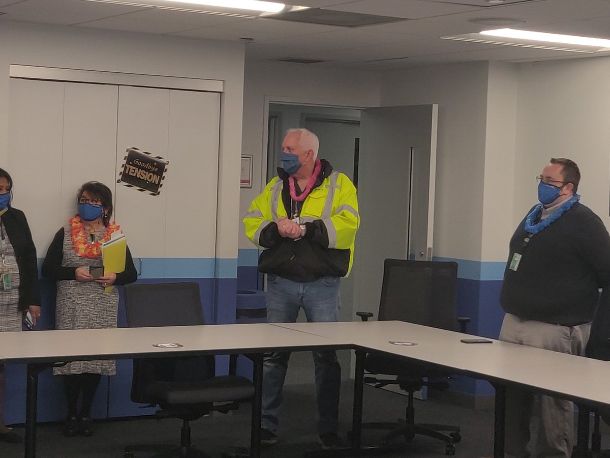 WemoveORD's tweet image. @WemoveORD @weareunited Sr Safety Manager Scott Stopper congratulations 33 years and retirement... Way to go.