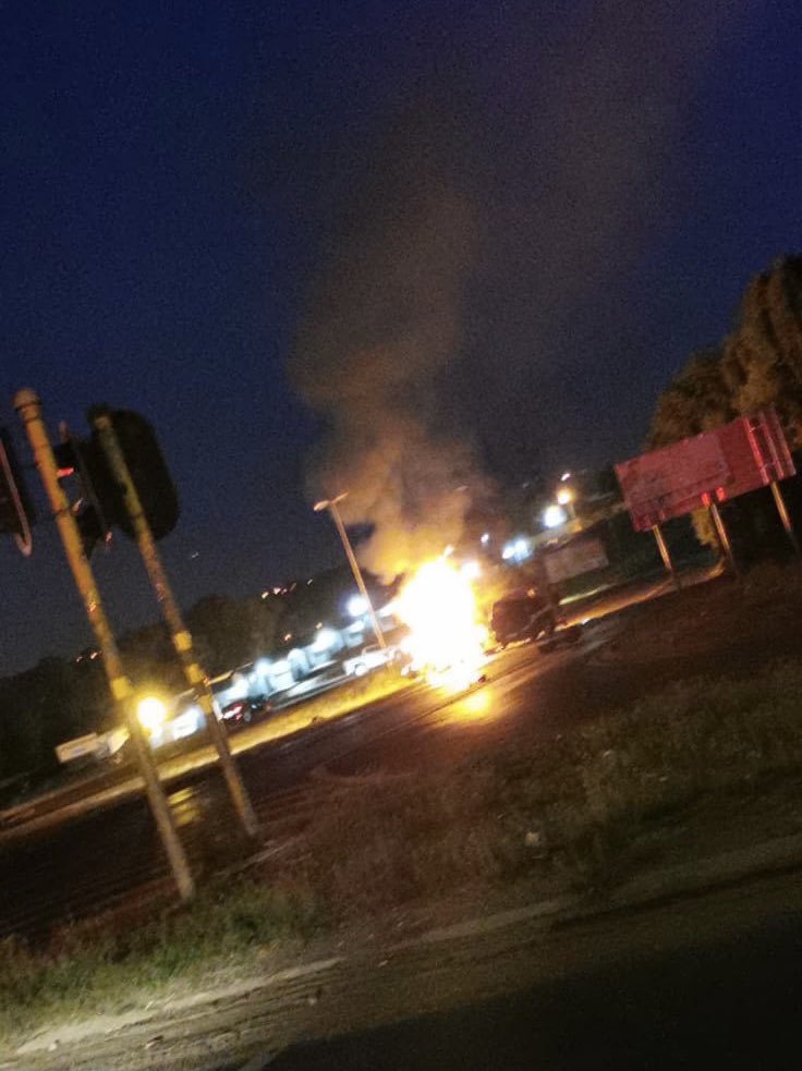 Abramjee's tweet photo. #CITRobbery Cash van bombed: P91 Illiondale, near Modderfontien. Shootout. https://t.co/oLQJZKLqmA
