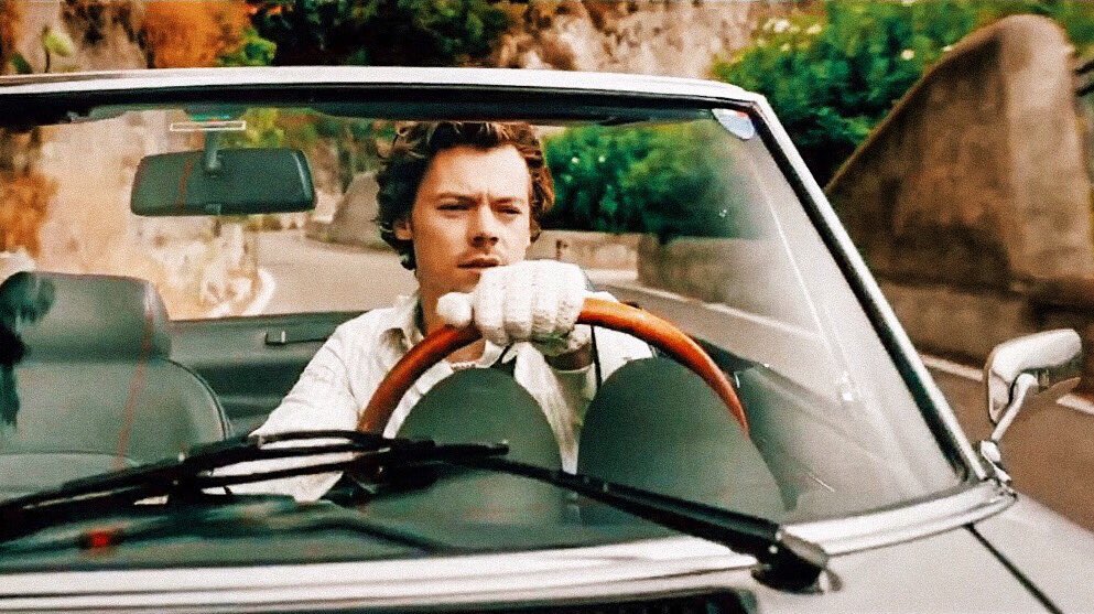 irHarryStyles's tweet photo. harries - we are golden 

#Golden #WeAreGolden https://t.co/olzKb2grwS
