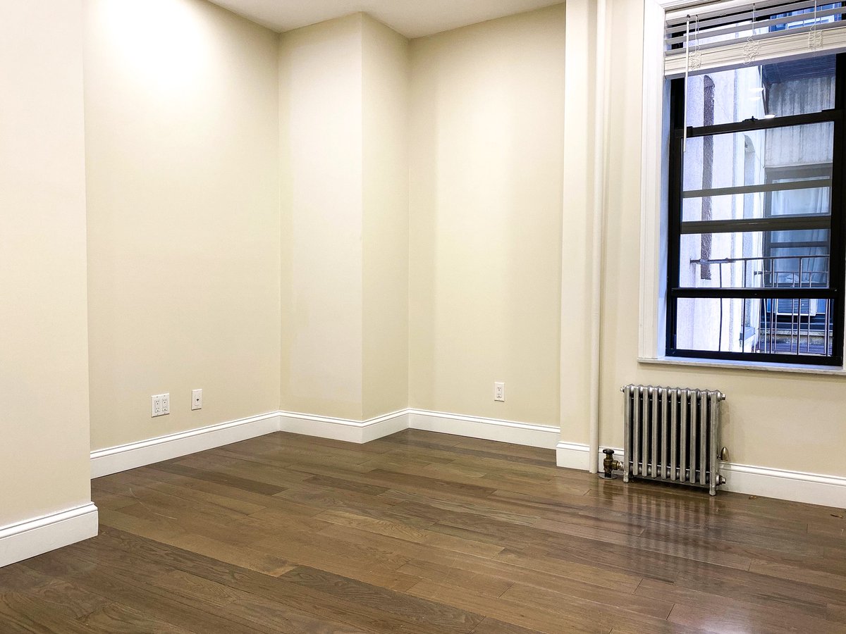 sidewalk_realty's tweet photo. Great deal! Renovated  Greenpoint Studio Apartment for $1600! Available now! #greenpoint #sidewalkrealty https://t.co/CeYQNGx4rb