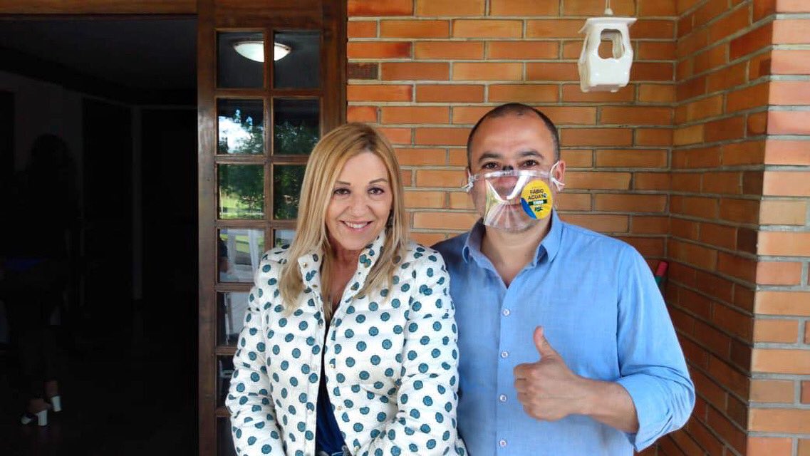 FABIOAGUAYO's tweet photo. Fui visitar a nossa amiga e Empresária de Entretenimento, Molly e ganhamos apoio deste importante setor de Curitiba.
Estamos sempre em defesa dos setores de entretenimento!
Por isso, não inventa, para vereador vote Fábio Aguayo, 17890!
#FabioAguayo17890 #abrabar #entretenimento https://t.co/aNv7d4P48j