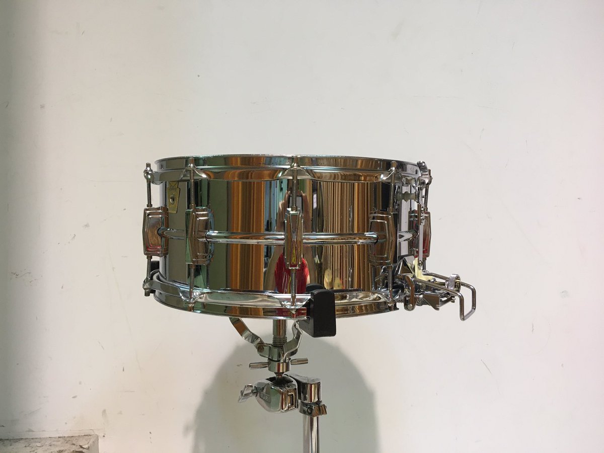 GusANeetOhh's tweet photo. Fa un parell de setmanes vaig revisar i acondicionar una altra caixa clàssica...la #Ludwig #SuperSensitive 14x6’5. https://t.co/7gHnKtQth3