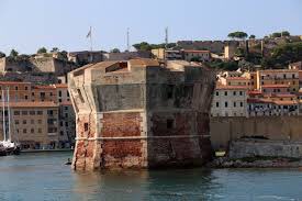 CentralElba's tweet photo. #LinguellaTower or Martello Tower was built in 1548 by Giovanni Camerini for the Portoferraio’s fortification. Initially it was used for military reasons but in the 18th century it was converted into a prison. https://t.co/OWMrehj87d