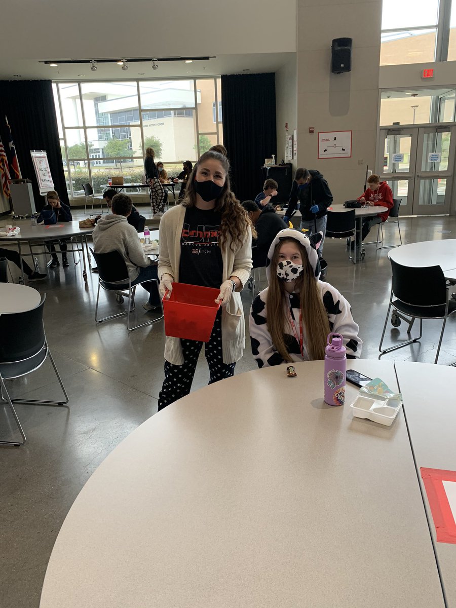 greenr_lisd's tweet photo. HOCO week starting with “Make yourself at Home” (pj day) great to see the participation from staff and students @MHS9th @MsHahnMHS #M9BetterTogether https://t.co/HOVi2ueVRX