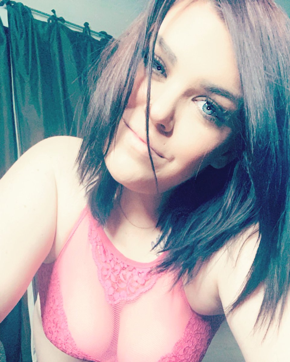 KendallRaeXx's tweet photo. Still haven’t gotten around to checking out my Only Fans?? Come on! You’re missing out! So much amazing content to get you going, keep you going, or finish you off! Cum chat with me...I wanna hear allll of your fantasies 😉 https://t.co/pY5Woycj29