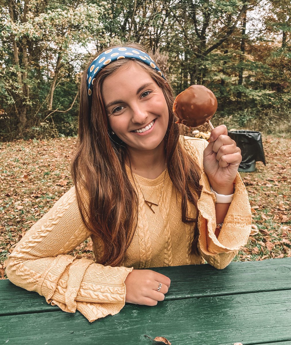 Our sisters are sweet to the core🍎💌