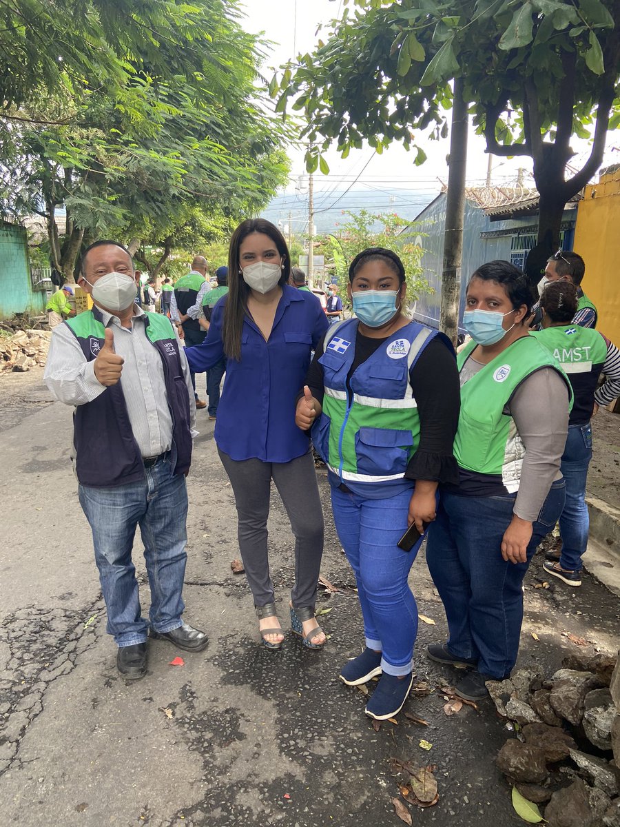 karlabmoncada's tweet photo. Cómo tecleña puedo dar fe que #EnTeclaSeViveMejor y reconozco la gran labor de nuestro alcalde @rdaubuisson y la @SantaTeclaSV por eso estoy segura qué trabajando junto a este gran equipo y junto a los tecleños tendremos #UnMejorElSalvador https://t.co/aIavxM1AHM