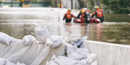[#webinaire] Le #CNFPT propose une #formation flash sur "la préparation des populations aux risques d’inondation". Agents des services techniques, eau &amp; assainissement, compétence GEMAPI &amp; prévention inondations… inscrivez-vous ! 👉 cnfpt.fr/se-former/trou…