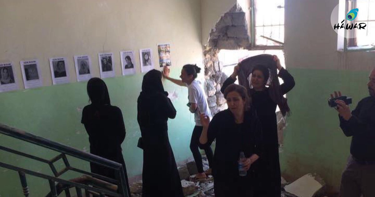 On saturday, <a href="/UNITAD_Iraq/">UNITAD</a> started opening a mass grave in #Solagh, in Shingal, Iraq, which was followed by hundreds of Yazidis on site. It is believed to contain the mortal remains of about 70 ♀️ #Yazidi victims that were killed by ISIS during the genocide against the in 2014.