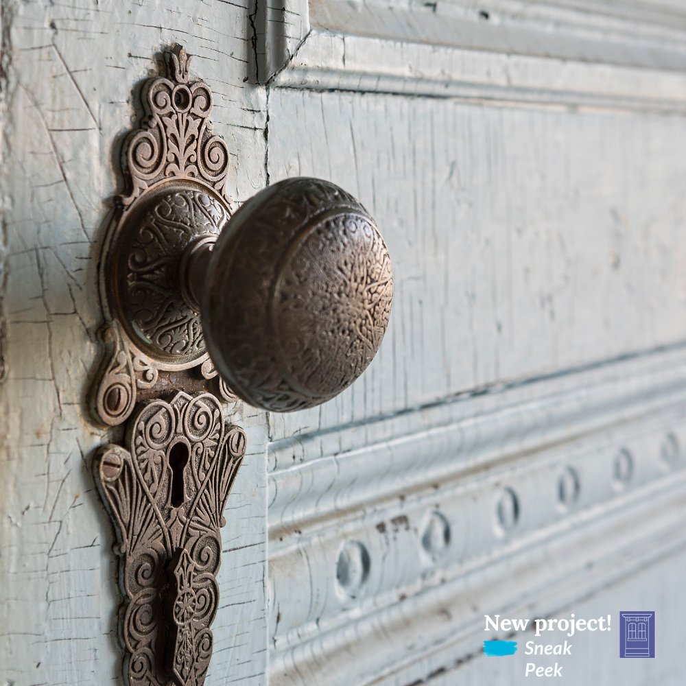 ThisOldHouse's tweet photo. This week we kick off a brand new project with many new challenges & charming historic details. Here's a sneak peek at our Seaside Victorian, which starts airing Thursday on @PBS!
▫️Builder – #SweenorBuilders
▫️Built in 1887
▫️Queen Anne Victorian
▫️Location – Narragansett, RI https://t.co/z5HB9y2g8m