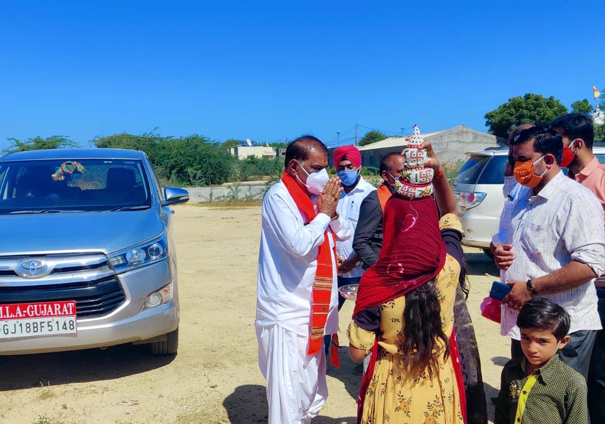 VasanbhaiGAhir's tweet photo. આજ રોજ અબડાસા વિધાનસભાની પેટાચુંટણી અંતર્ગત ભાજપાના ઉમેદવાર શ્રી પ્રધુમનસિંહ જાડેજા ના સમર્થન માં લોક સંપર્ક કર્યો તેમજ લખપત તાલુકામાં આવેલ સાકરીયા, પુનરાજપર-બૈયાવા, નાની છેર, કોરીયાણી, વર્માનગર, દયાપર સહીતના વિવિધ ગામોની મુલાકાત લઇ ગ્રામજનો તથા આગેવાનો સાથે બેઠક કરી. https://t.co/5yVj0N2WRC