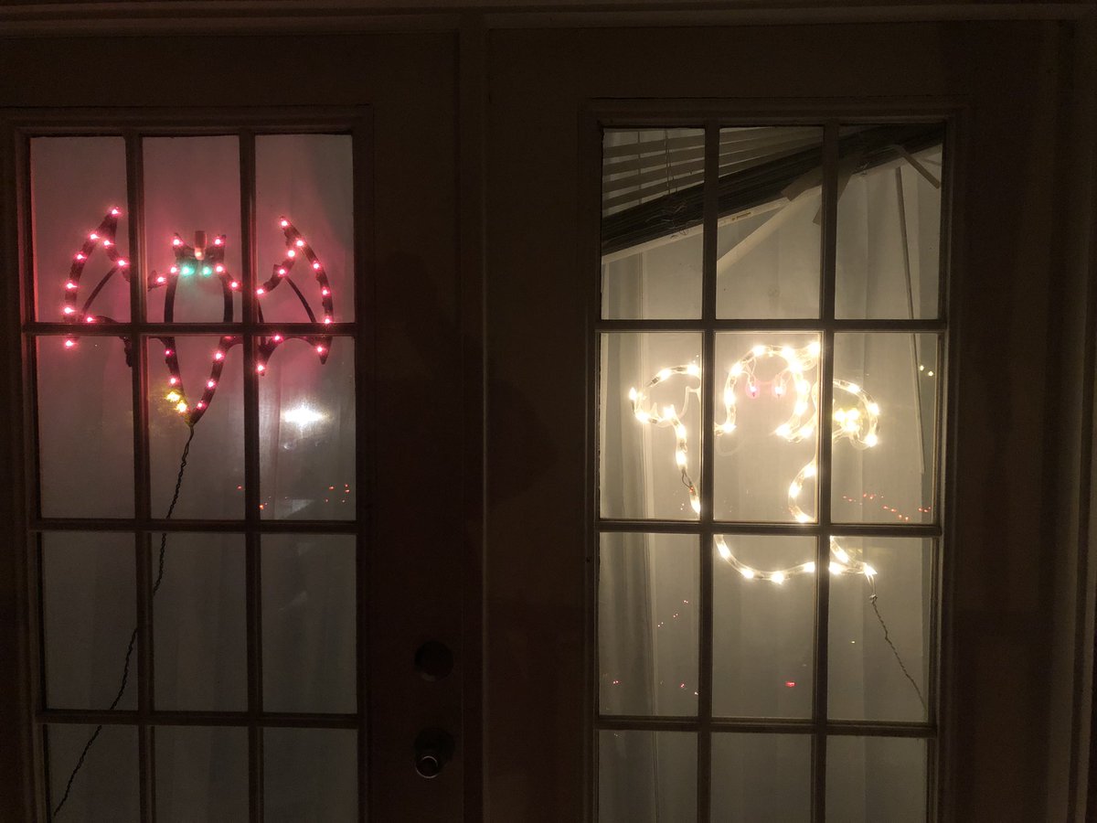 StadiumSuites's tweet photo. We are happy to announce that our Patio Decorating Contest starts today! Checkout last year’s Patio Decorating Contest winners! Decorate your balcony and get creative, showcasing your Halloween spirit! https://t.co/1BeAbaDo84