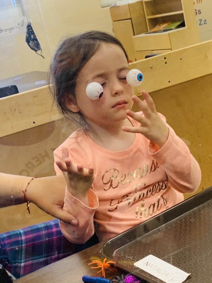 MurninECSE's tweet photo. Working with Halloween items today in small group! Teacher put eye balls on her eyes, and the students wanted to copy. This is for the books!! #HalloweenIsFun #BetterTogether @NISD_ECE @NISD @NISDSpecialEd @NISDMurnin https://t.co/eS66Q9fUnf