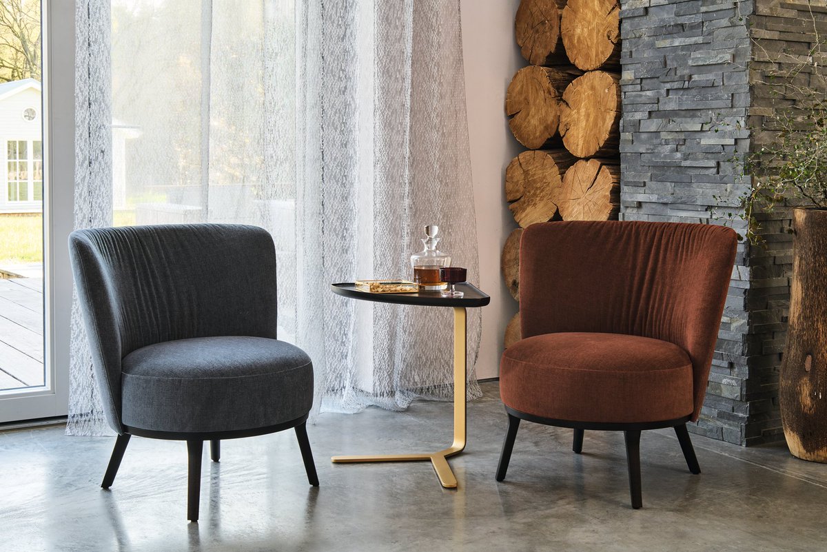 Camillo is a soft chenille which achieves its two-tone, iridescent look from the yarn-dyed #chenille yarns used in the warp and weft. It is available in a beautiful, contemporary #colorpalette and is dual purpose.

View all 26 colorways: bit.ly/31xWx06
#JABAnstoetz