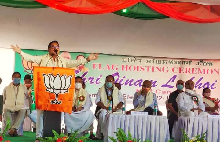 BJP4Manipur's tweet photo. Hon'ble CM Shri @NBirenSingh, Shri @STikendraBJP, President @BJP4Manipur ,Ministers, MP &amp; other party leaders were attended the flag hoisting programme of Shri O.Lukhoi SIngh. The ceremony was organised in the presence of @DilipSaikia4Bjp ji, Hon'ble MP &amp; National GS @BJP4India. https://t.co/GQoz0i3Ysp