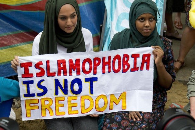 ali_khezrian's tweet photo. The minimum we can do is to boycott French products! Let's #boycott everything with 'Made in France' label. Mohammad (SAW) lives in the hearts of millions of Muslims. Hurting their feelings and #Islamophobia is not #freedom of expression.
#ShameOnMacronExtremist https://t.co/VyqTjFHmSi
