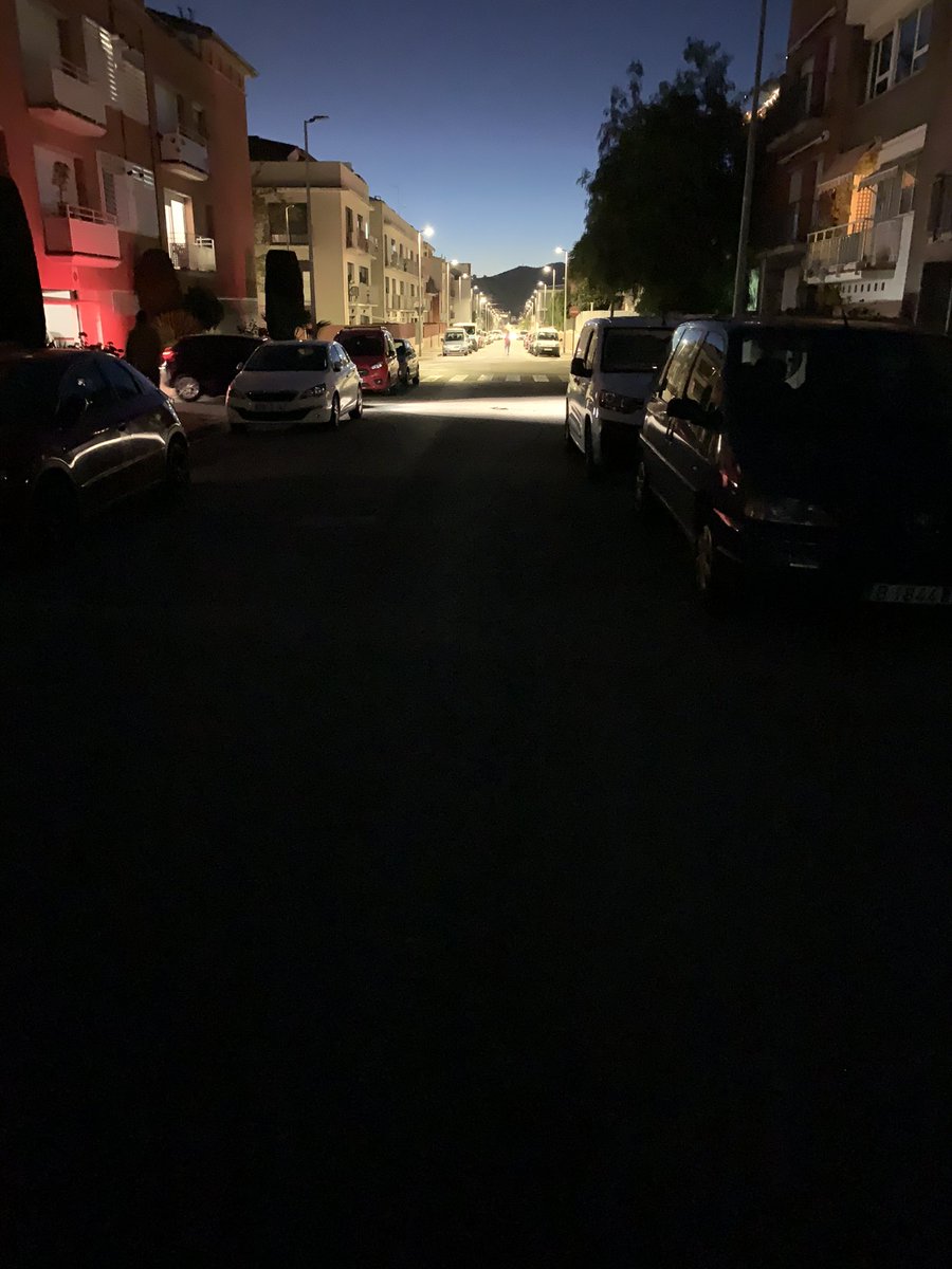 neomalamic's tweet image. Em sap greu fer-me pesat però tornem s estar s les fosques al carrer Alcoi/Ancianitat sense csp comerç ni botiga que faci llum @jordi_ballart