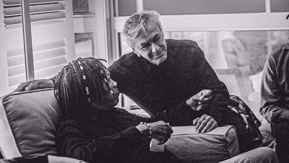 caetanoveloso's tweet photo. Feliz aniversário para o meu querido amigo @MiltonBituca ❤️👈🏻

Milton é a força mais intensa da criação musical do Brasil no mundo desde Carmen Miranda e a bossa nova. Como esta, ele influenciou músicos do primeiro time global. https://t.co/MnibUp2iRJ