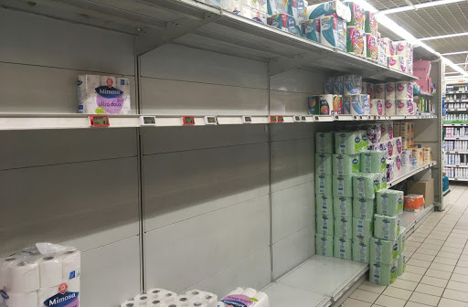 slufra's tweet photo. Je sens que d'ici 2-3 jours, le papier toilettes va à nouveau manquer dans les rayons... 😬🧐🤔
Faudra qu'on m'explique pourquoi, hein... 😉🤭
#Reconfinement #PeurDeManquer
#Panique #Covid19
#PlusDePâtes #PlusDeBeurre #PlusDeFarine 😝🤪 https://t.co/kAqJN7PPBN