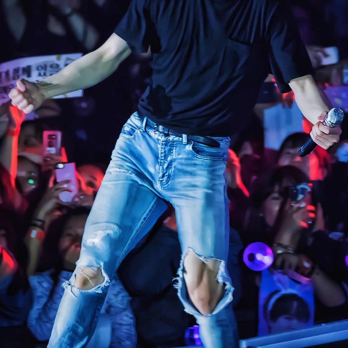 Jungkook’s perfectly sculpted body - a thread