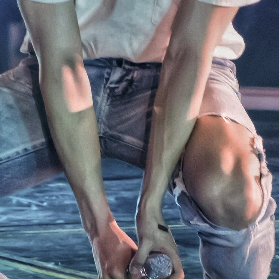 Jungkook’s perfectly sculpted body - a thread