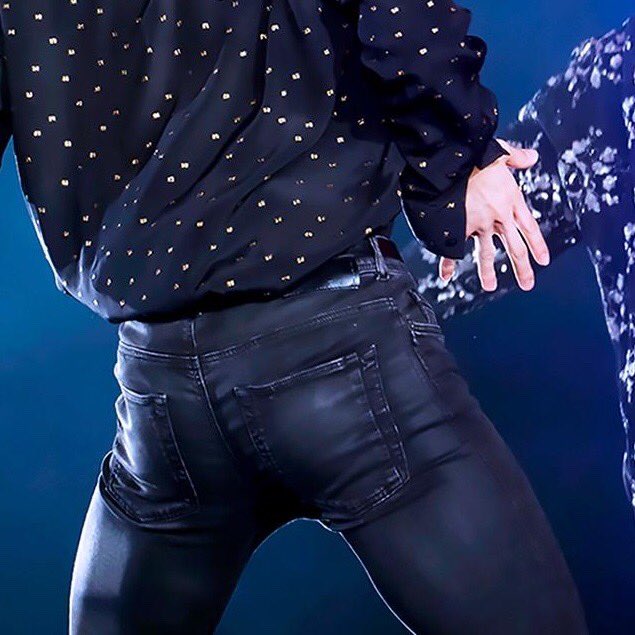 Jungkook’s perfectly sculpted body - a thread