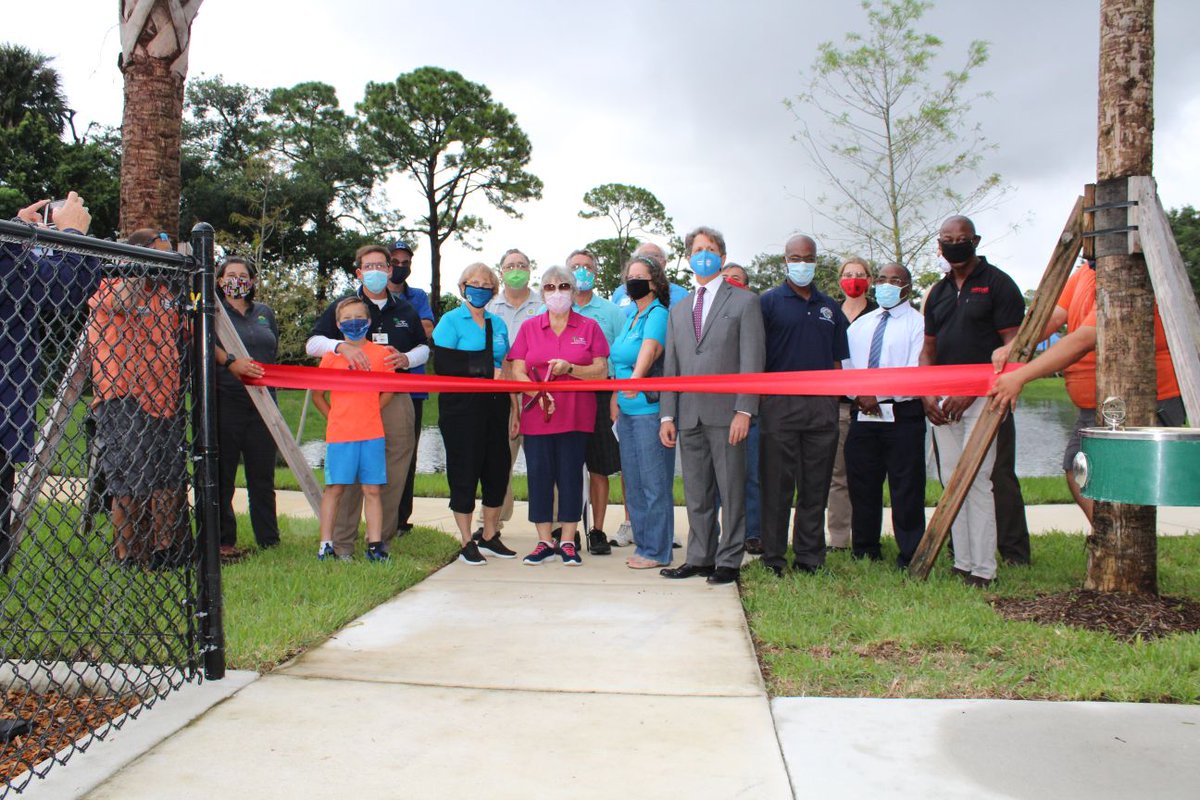 EngenuityGroup's tweet photo. Today we attended a ribbon cutting at Foxtail Palm Park (with Tara Bamber representing Engenuity Group). We helped take an empty lot and transform it into a park with a pond, fountain, walking trail, gazebo and playground.  We added trees and parking spots.  #VillageofPalmSprings https://t.co/IvLPk57cdE