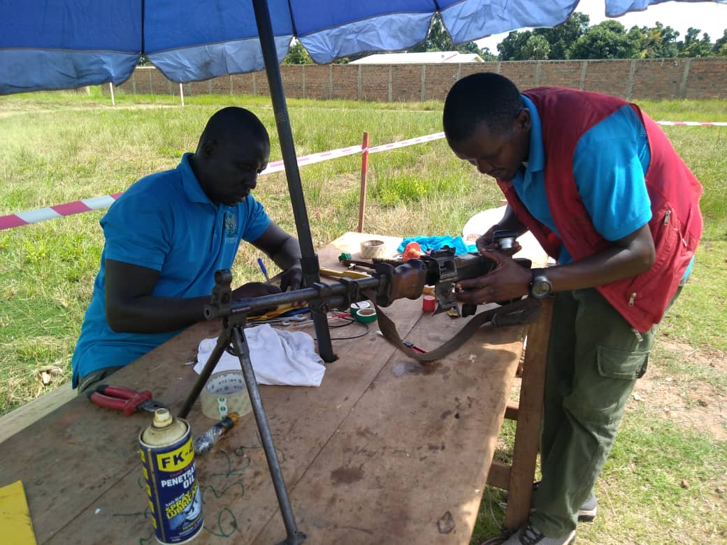 uepnddrrcaf's tweet photo. #UEPNDDRRenAction! 2è jour aujourd'hui à #KagaBandoro des opérations de désarmement, sous la supervision de @STouatena, en présence de @UN_CAR et des communautés. Mobilisons-nous tous pour la réussite du #PNDDRR en #Centrafrique. #A4P https://t.co/lWZsnwWSJf