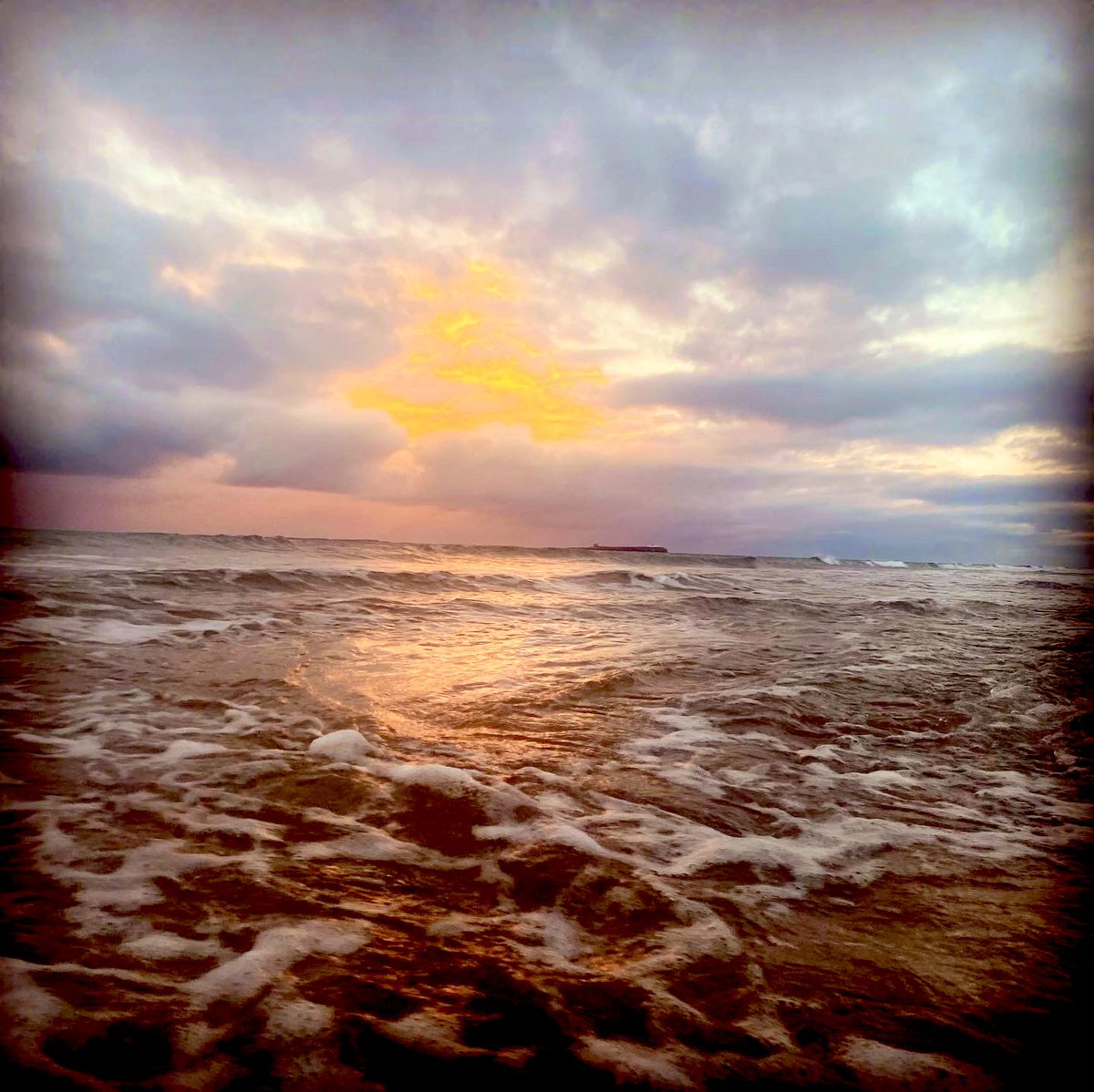 NYPlodders's tweet photo. First chance to get back on the water in over a year!
North Sea very cold very wavy
Sunset over the farne islands, holy island, bamburgh castle - all stunning. The pictures do not do it justice.
Well worth stripping in a wet/windy car park for
#copsnpaddlers
#keeponplodding https://t.co/2kYSqus1gr