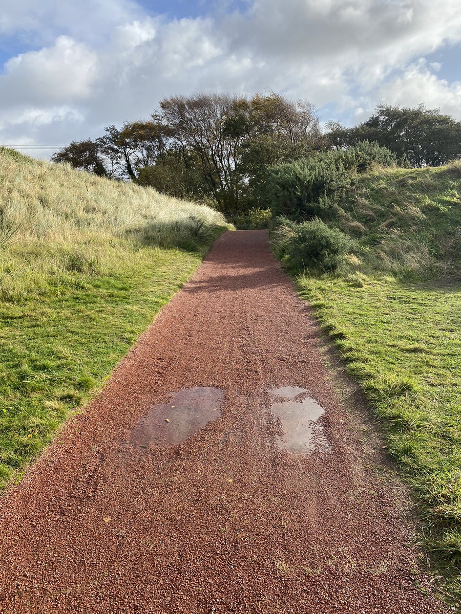 Hillside_Greens's tweet photo. Being messaged “How do the paths look now after a season?” After the busiest season ever in the clubs history with many, many rounds of golf, buggies, trolleys and record rainfall on a heavy links site this is the only wear we have 😳 Guess what’s holding water ? 🙄@Hillside_GC https://t.co/dhzHTeqqas
