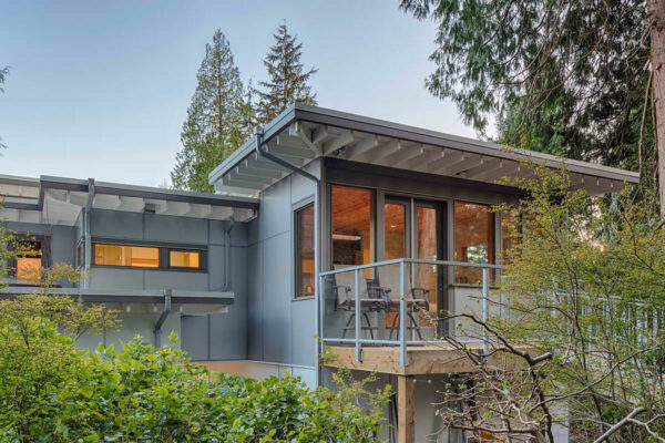 AL13Panel's tweet photo. This is 2585 Mathers in West Vancouver, a single family project featuring 6000 sq ft of horizontal panel in battelship grey

Installer: SCG Group 
Dealer: Convoy Supply 
Developer: Atti Group 

#architecture #cladding #facade #architect #acm #panel #rainscreen #al13 #panelsystem https://t.co/0FFLnh0heA