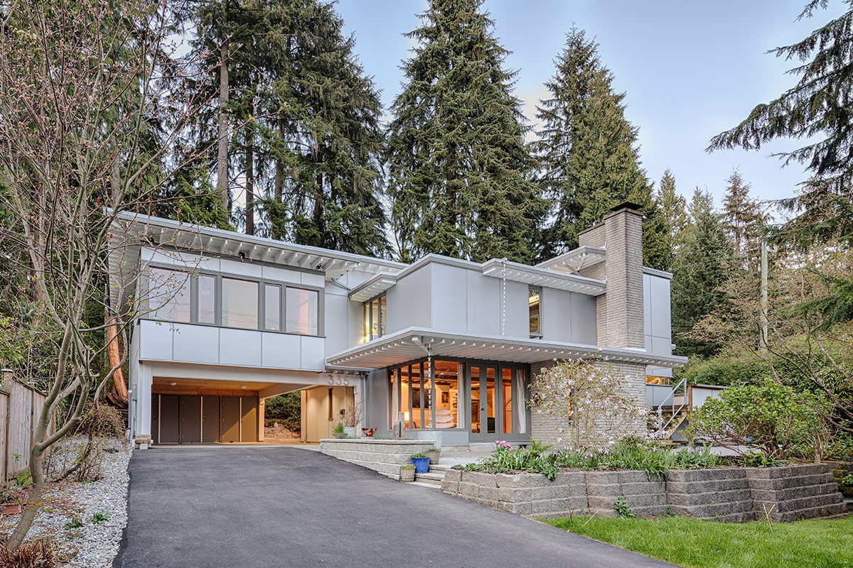 AL13Panel's tweet photo. This is 2585 Mathers in West Vancouver, a single family project featuring 6000 sq ft of horizontal panel in battelship grey

Installer: SCG Group 
Dealer: Convoy Supply 
Developer: Atti Group 

#architecture #cladding #facade #architect #acm #panel #rainscreen #al13 #panelsystem https://t.co/0FFLnh0heA