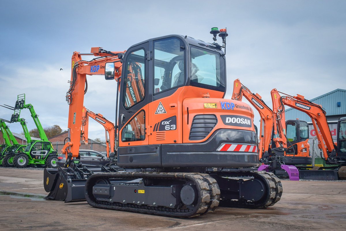 Thank you to Darren at KDP Groundworks for the recent purchase of this brand new #Doosan DX63 - happy digging! 👍🏼

#excavator #groundworks #constructin @DoosanEquipment