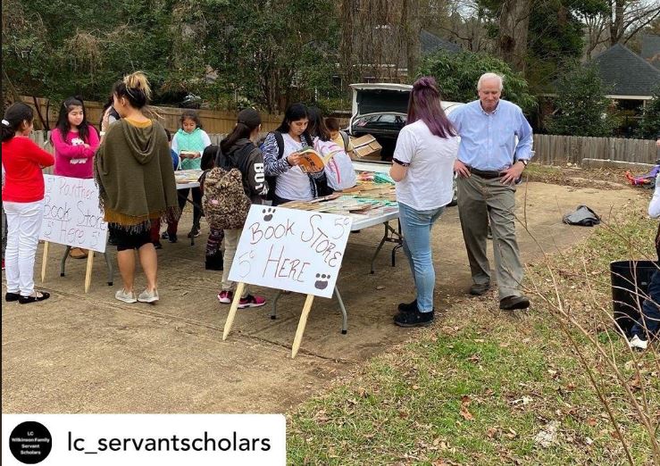 LaGrangeCollege's tweet photo. While service is a part of our mission, our students prove it's more than just words. Each year, the Servant Scholars spend hundreds of hours supporting their community by working with nonprofits and coordinating countywide service efforts. #UnlockYourPossibility https://t.co/LT2YwXW3Sz
