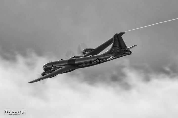 GravityImages's tweet photo. “Doc Vapes. Who knew?”
.
@b29docsfriends in a left overhead break during their final ride flights of 2020 at the former Great Bend Army Air Field. This location is significant as it was one of four bases (all located in Kansas) where initial training of … https://t.co/KtHVTpuHxS https://t.co/eVpSLNFQEn