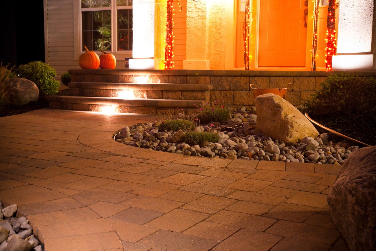 DarDes_sj's tweet photo. Happy Halloweek! Give your neighbors pumpkin to talk about. Let us revamp your front walkway like we did here!
#DarlingtonDesigns #EPHenry #Landscape #Hardscape #LandscapeDesign #BuiltRight #FrontWalkway https://t.co/i1rCAfNvRF