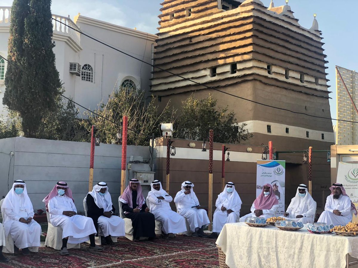 أقيم مساء هذا اليوم الاثنين الموافق  ٩ / ٣ /١٤٤٢ برنامج ديوانية كبار السن (٢) بمسمى كبارنا بركتنا بقصر ال عبيد الاثري بقرية الخارجة ضمن برامج اللجنة لعام ٢٠٢٠م برعاية وزارة الموارد البشرية والتنمية الاجتماعية و بالتعاون مع مشروع #نشامى_الحي