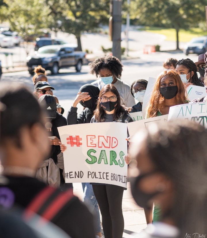 only_in_9ja's tweet photo. Nigerians abroad are protesting on our behalf. They are not tired. They are not backing down. Why are we at home backing down? 

Online protesters, RETWEET  #EndSARS 
#EndBadGovernmentinNIGERIA https://t.co/mK0g6hrE0X