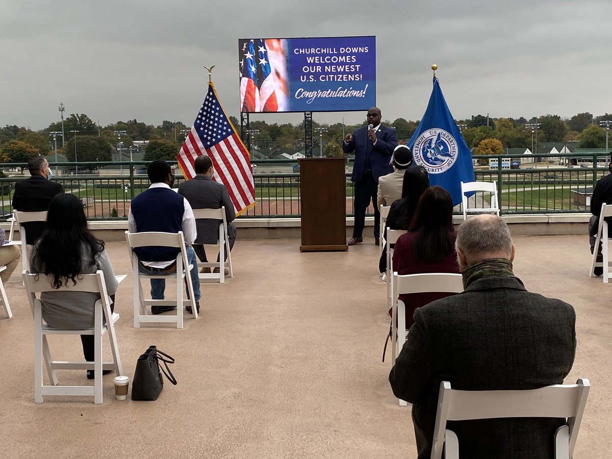 ChurchillDowns's tweet photo. This morning 25 new United States citizens representing 16 countries were administered the "Oath of Allegiance" by U.S Citizenship and Immigration Services during a naturalization ceremony held under the historic Twin Spires.

Welcome and congratulations to our new Americans! 🇺🇸 https://t.co/JfFPMV7wl0