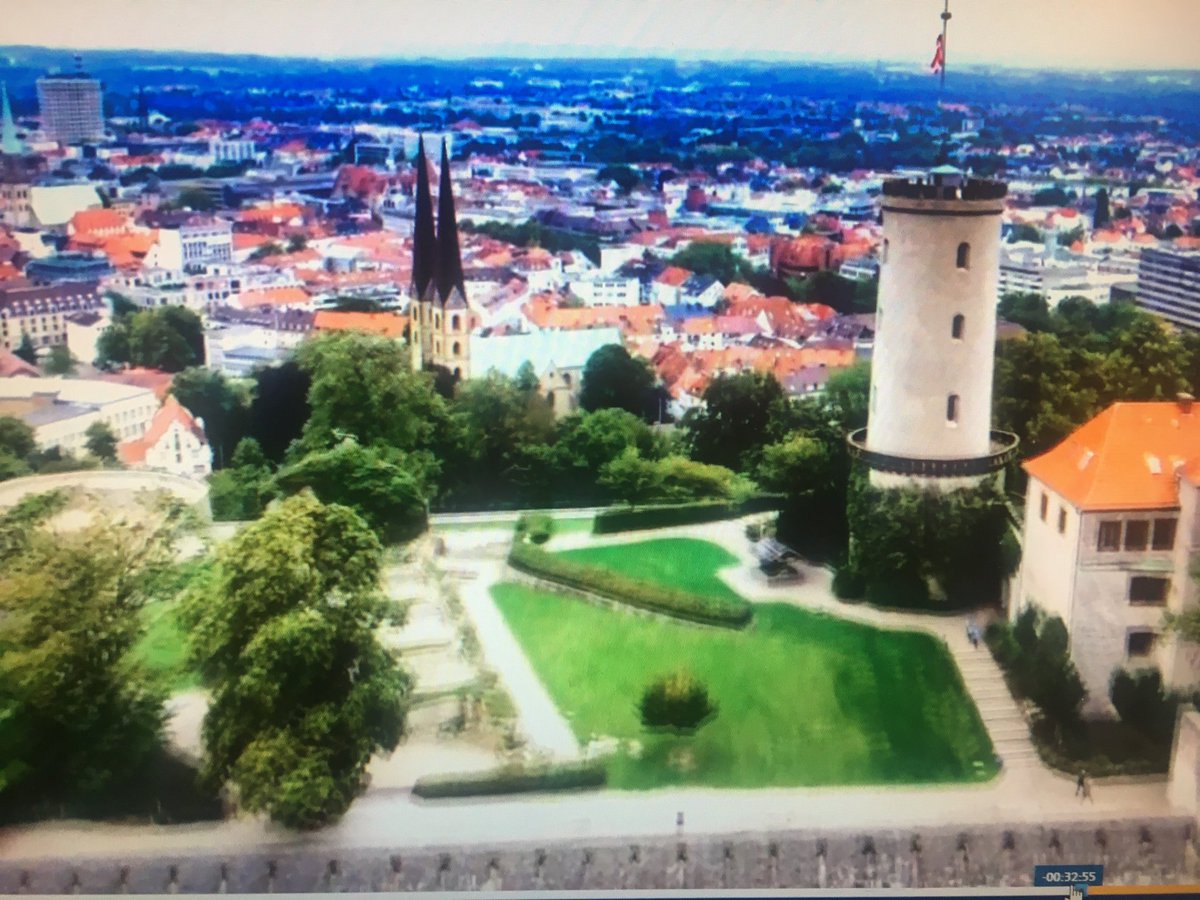 Wer es noch nicht gesehen hat: <a href="/Bielefeld/">Bielefeld</a> kommt seit einiger Zeit bei der ⁦<a href="/aktuelle_stunde/">WDR Aktuelle Stunde</a>⁩ täglich vor. Stets am Anfang. ⁦<a href="/WDR/">WDR</a>⁩ #ostwestfalen