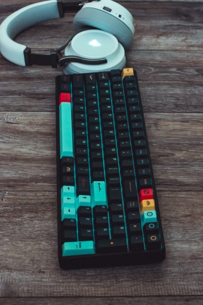 2 pic. I dont post many things I'm legit proud of and excited about, but here is ma new keyboard that