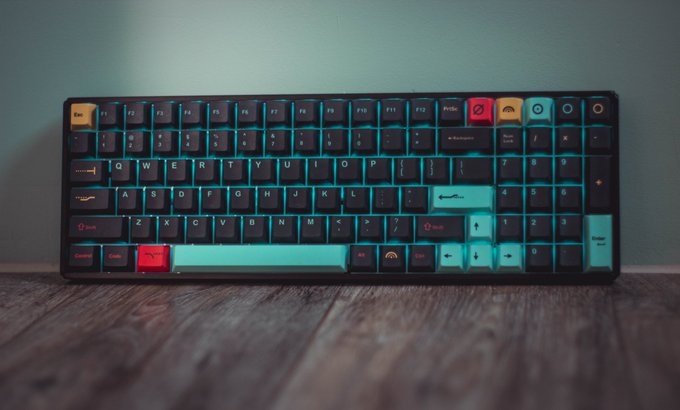 3 pic. I dont post many things I'm legit proud of and excited about, but here is ma new keyboard that