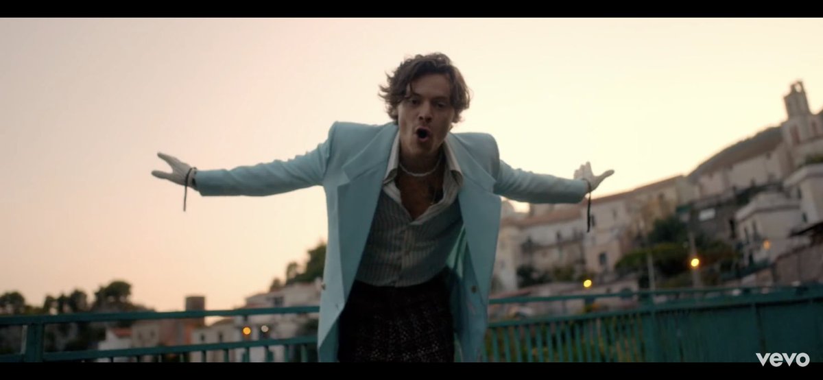 random screenshots from the mv a thread :)