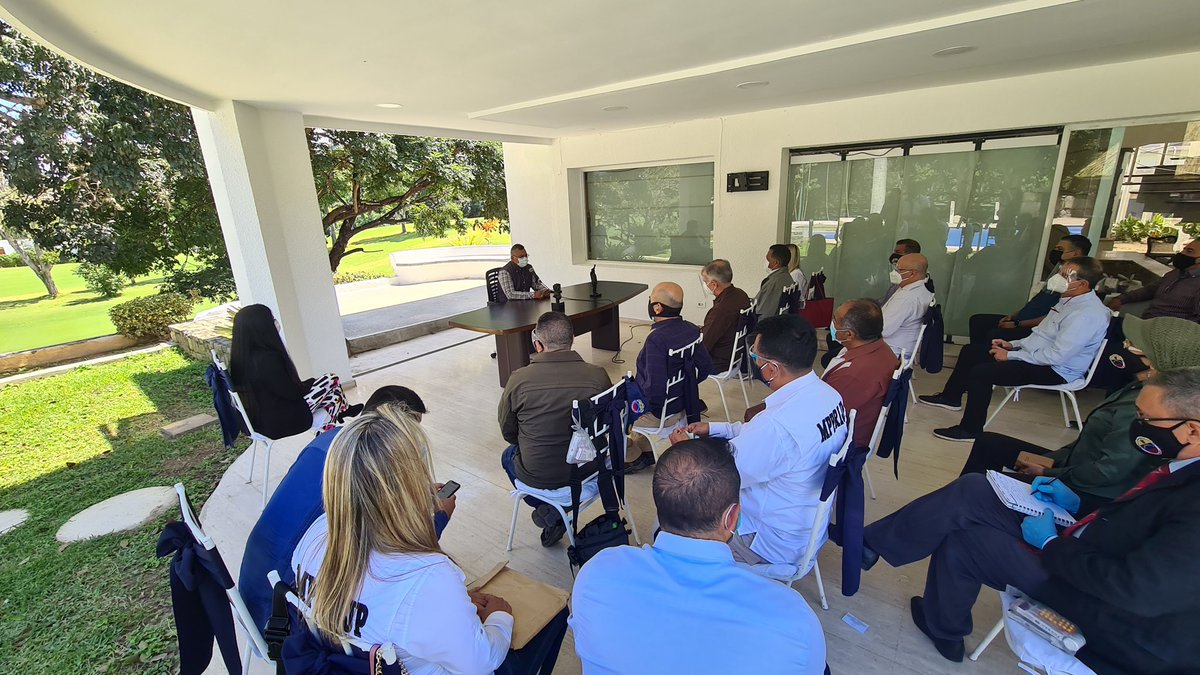 NestorLReverol's tweet photo. Fue una gran experiencia haber construido un sistema nacional de seguridad, con énfasis en la territorialización de los Cuadrantes de Paz, de la mano de excelentes profesionales comprometidos con la protección de la Patria y su pueblo. #26Oct https://t.co/6A6RWUXWFb