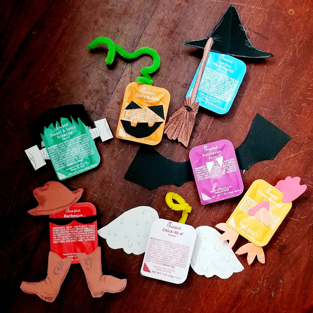 cfamidcounty's tweet photo. How will you dress up your sweet treats? 
Which one will be your favorite of the night? The feathered Honey Mustard? The angelic Chick-fil-A Sauce? Or the cowboy favorite Barbeque? https://t.co/SlBrNdMxhS